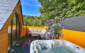 Chy Glynn. Luxury Lodge With Hot Tub And Views.